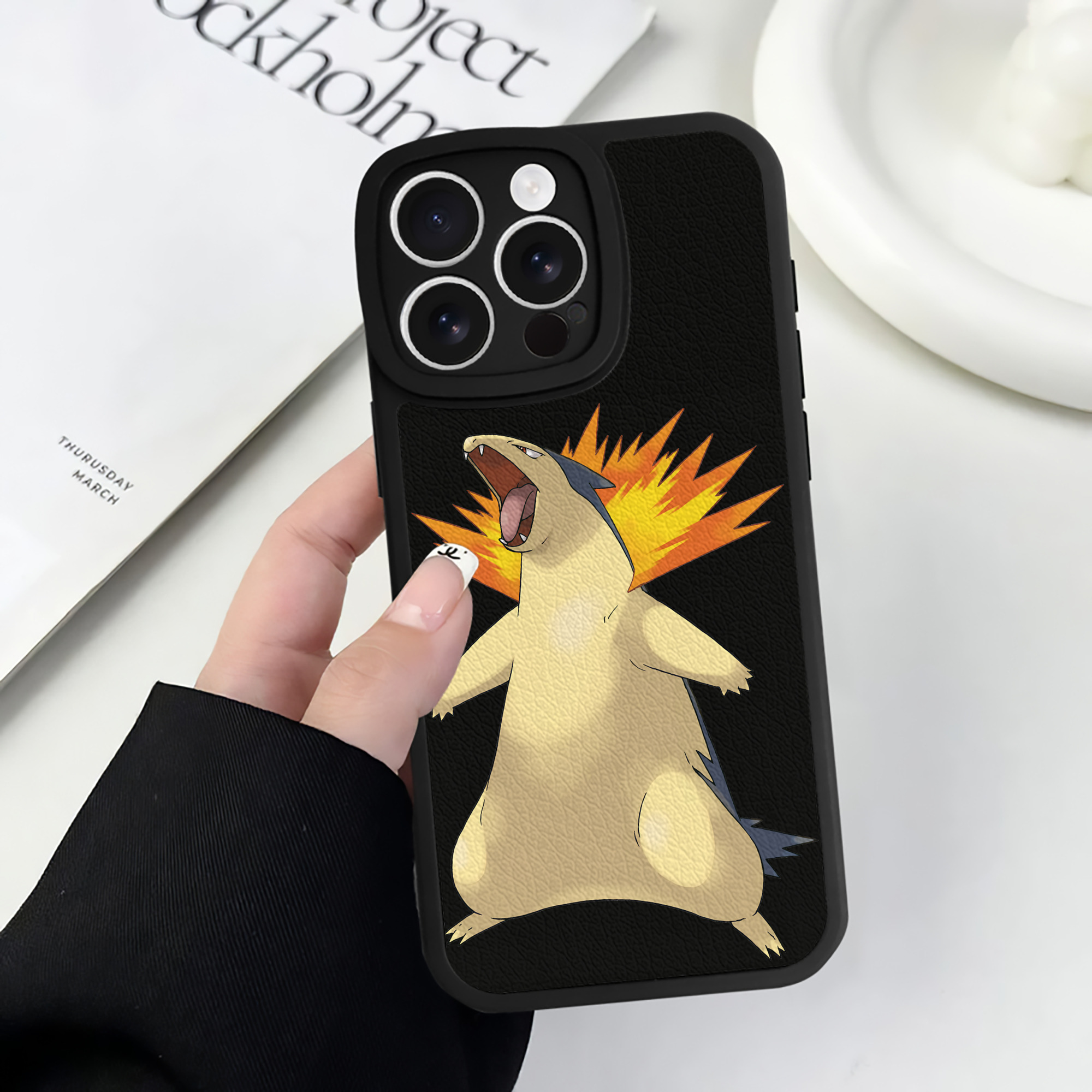 （画像用） ポケットモンスター Pokémon 【iPhone 16シリーズ対応】シリコンスマホケース（レザー調） 材質：シリコン